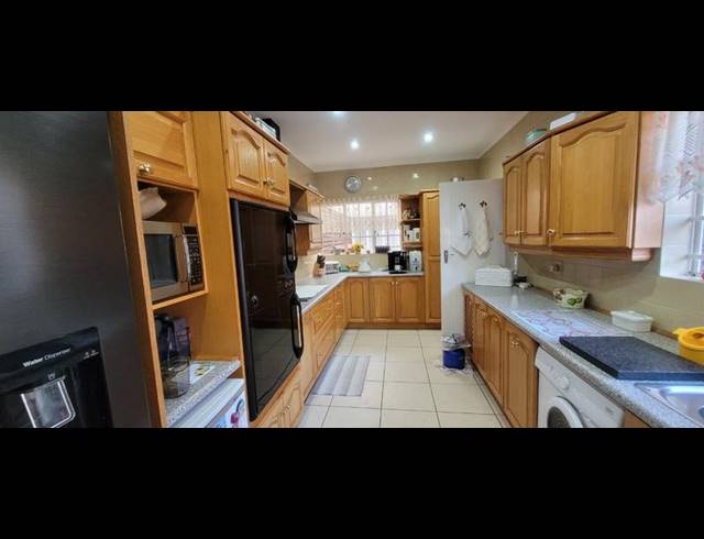 3 BEDROOM TOWNHOUSE FOR SALE IN BRACKENHURST